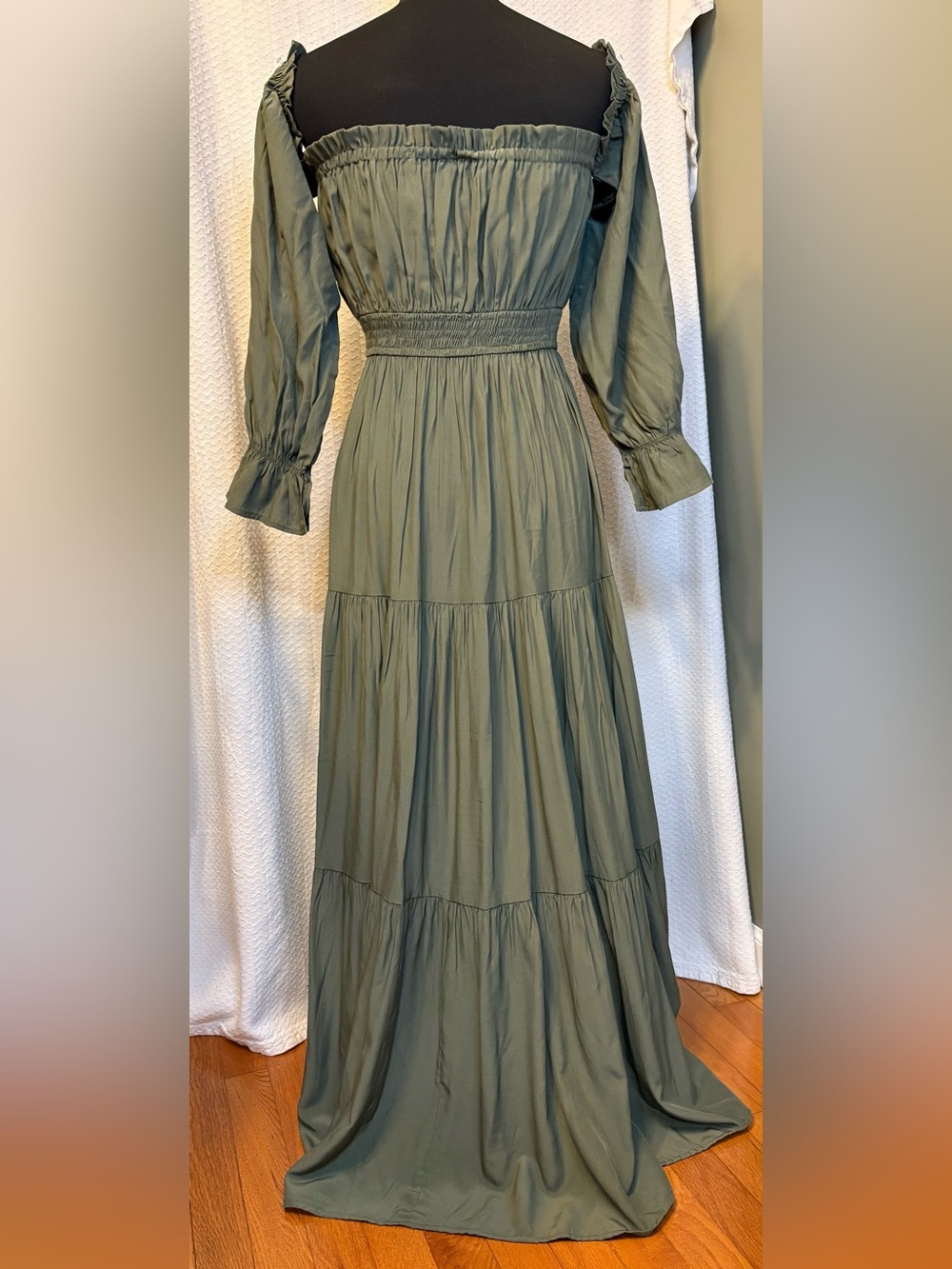 Zesica Off-shoulder, smock waist, tiered maxi dress. Size S - Picture 2 of 8